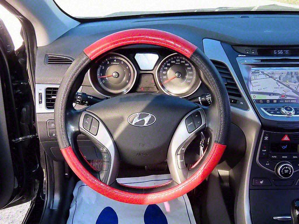 Hyundai Avante — photo 08
