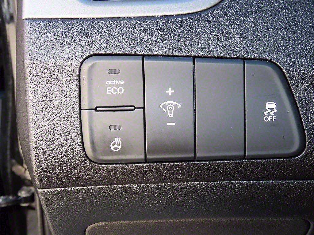 Hyundai Avante — photo 12