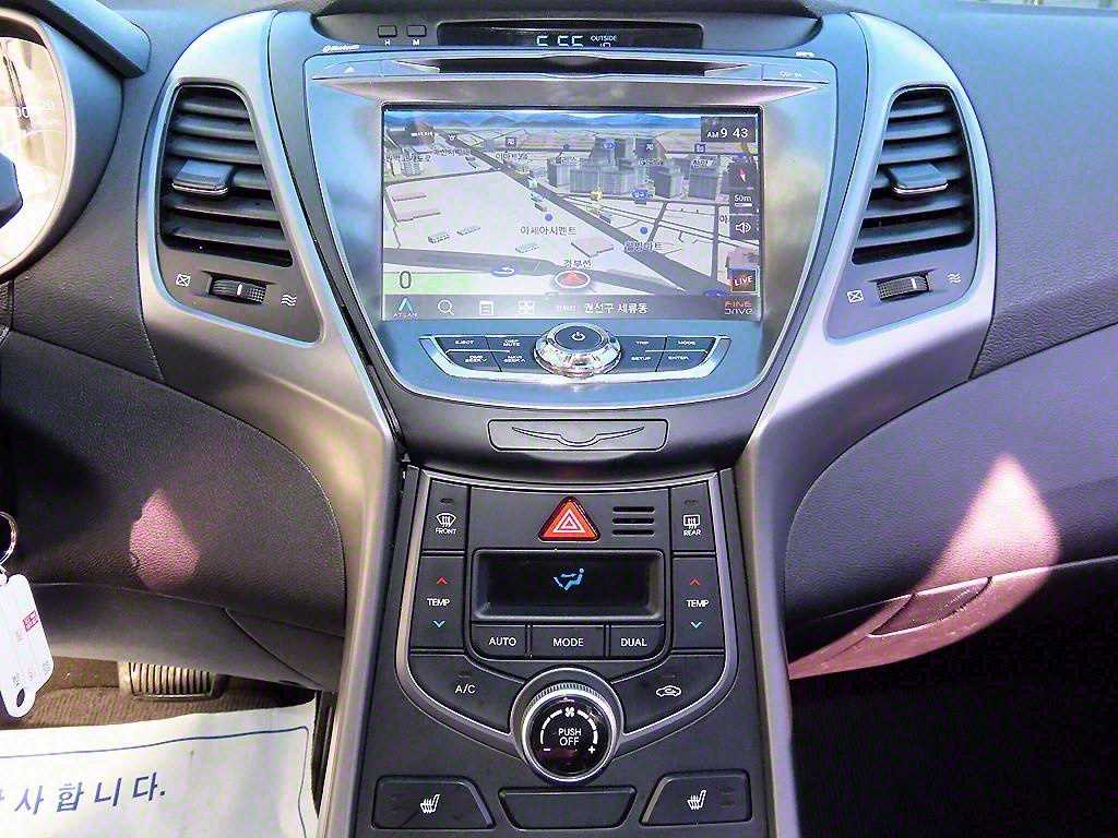 Hyundai Avante — photo 13