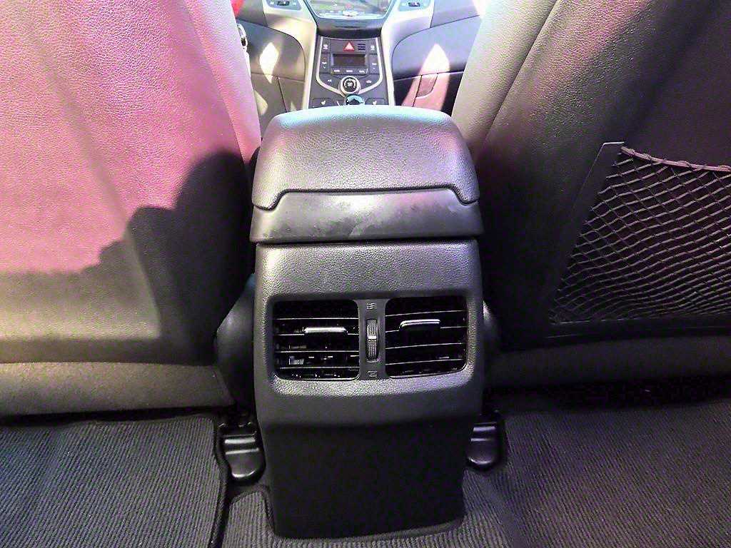 Hyundai Avante — photo 17