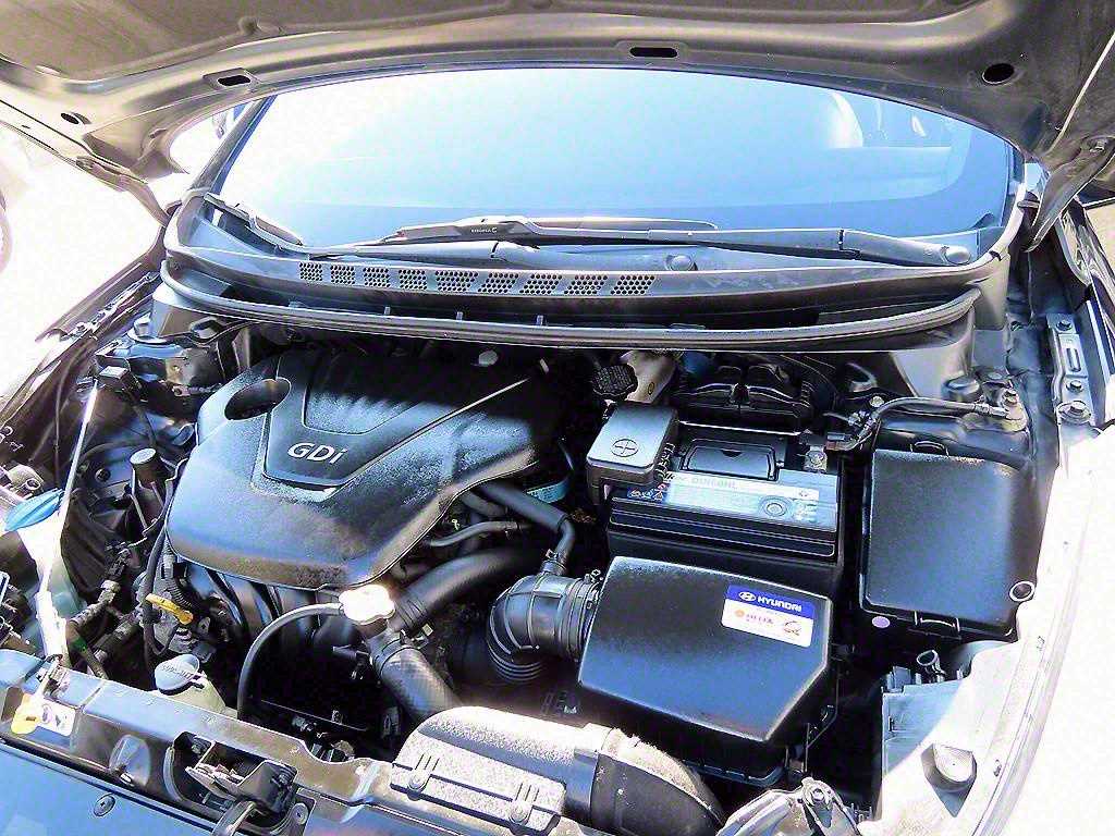 Hyundai Avante — photo 18