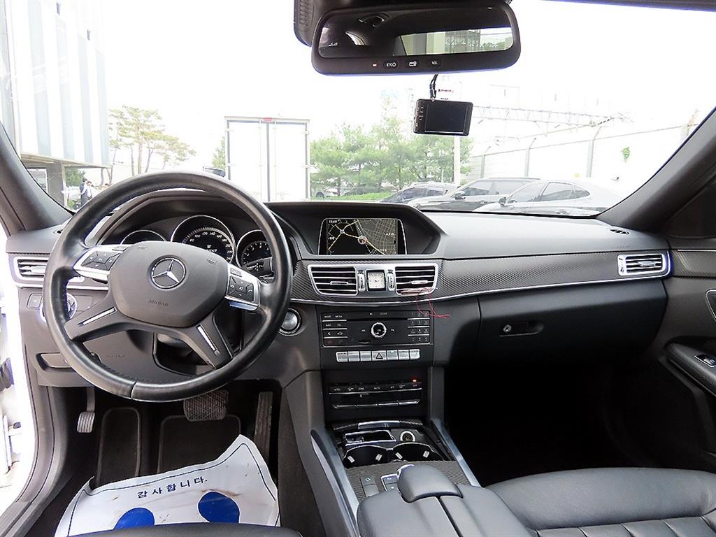 Mercedes-Benz E-Class — photo 07