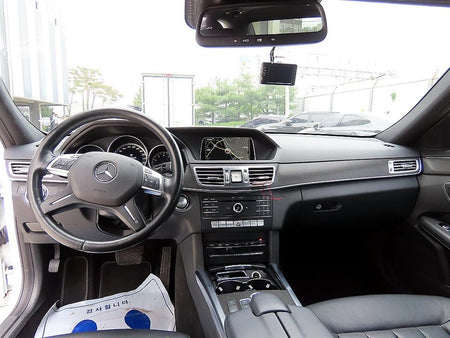 Mercedes-Benz E-Class — photo 07