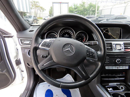 Mercedes-Benz E-Class — photo 08