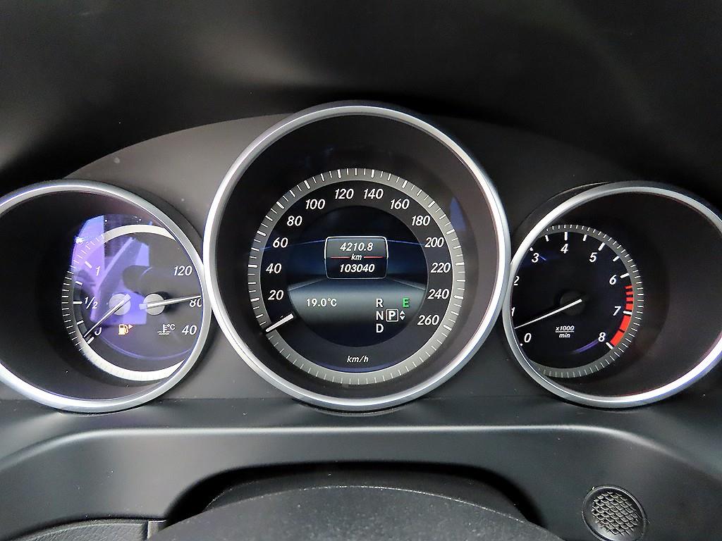 Mercedes-Benz E-Class — photo 09
