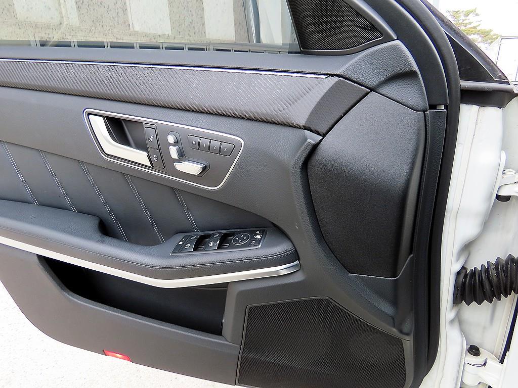 Mercedes-Benz E-Class — photo 11