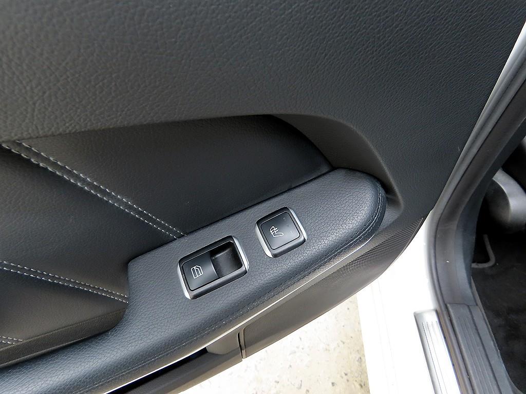Mercedes-Benz E-Class — photo 15