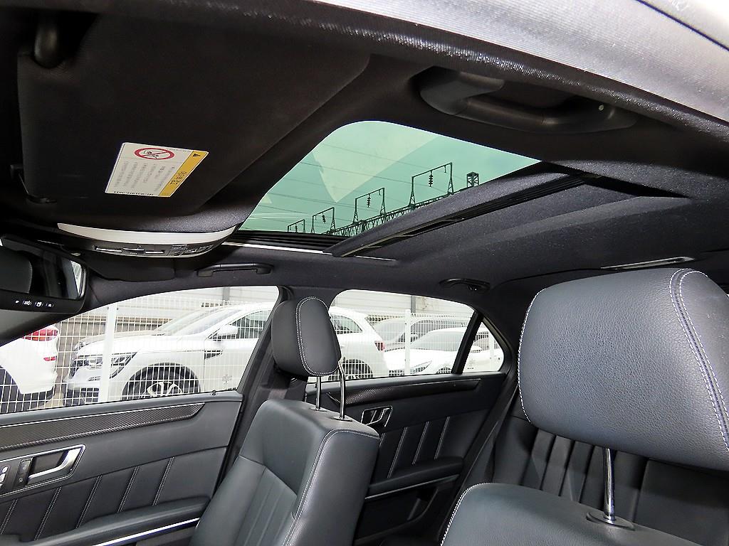 Mercedes-Benz E-Class — photo 17