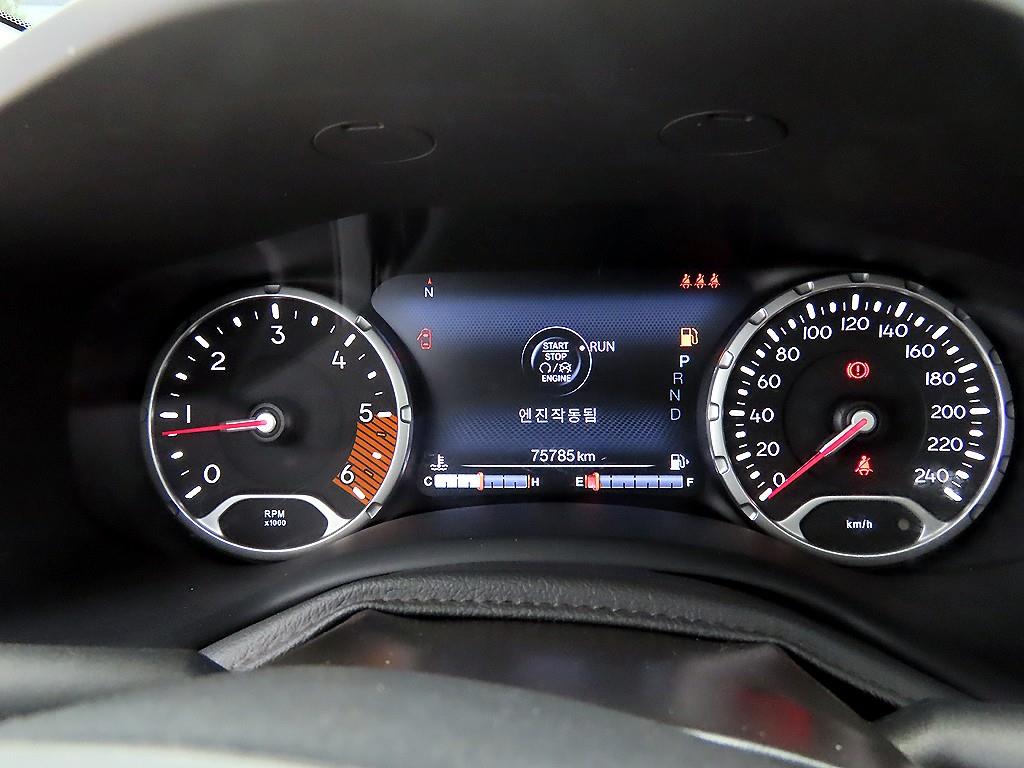 Jeep Renegade — photo 09