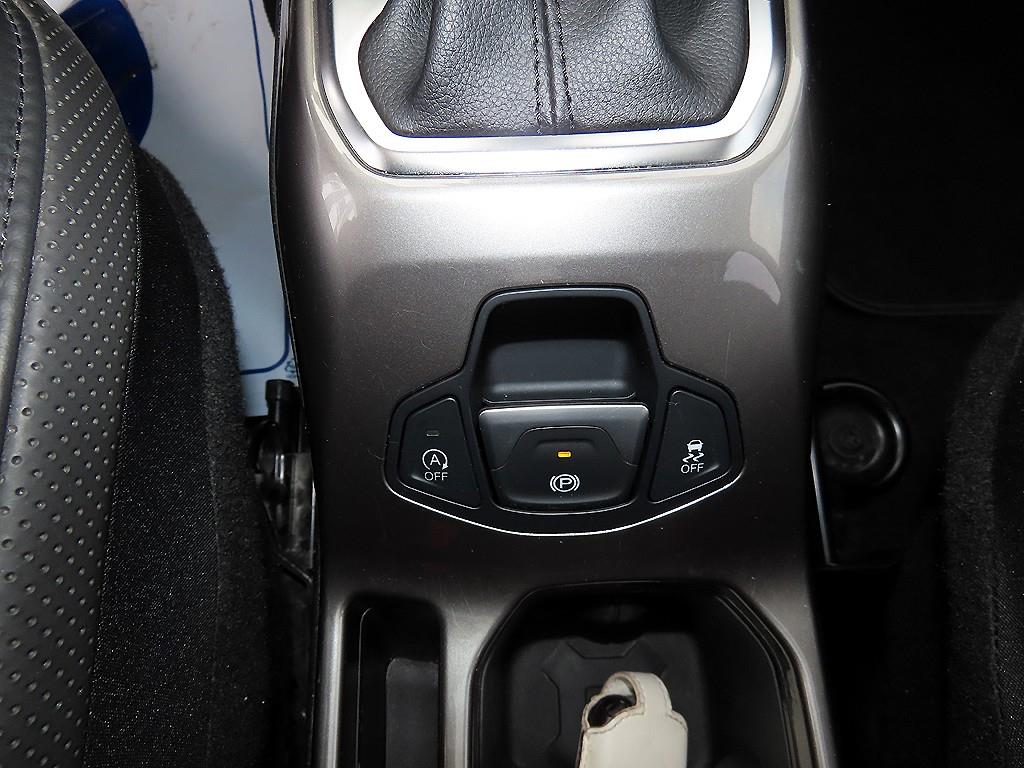 Jeep Renegade — photo 12