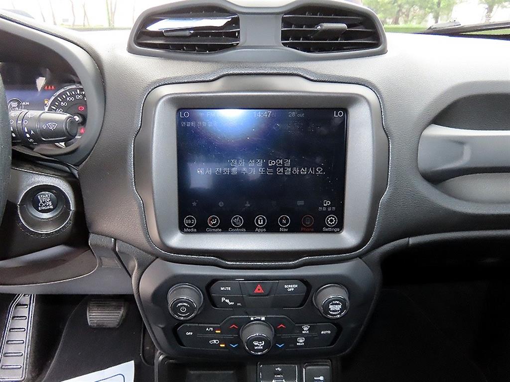 Jeep Renegade — photo 13