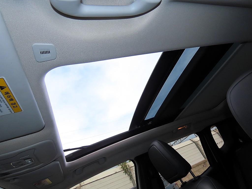 Jeep Renegade — photo 17