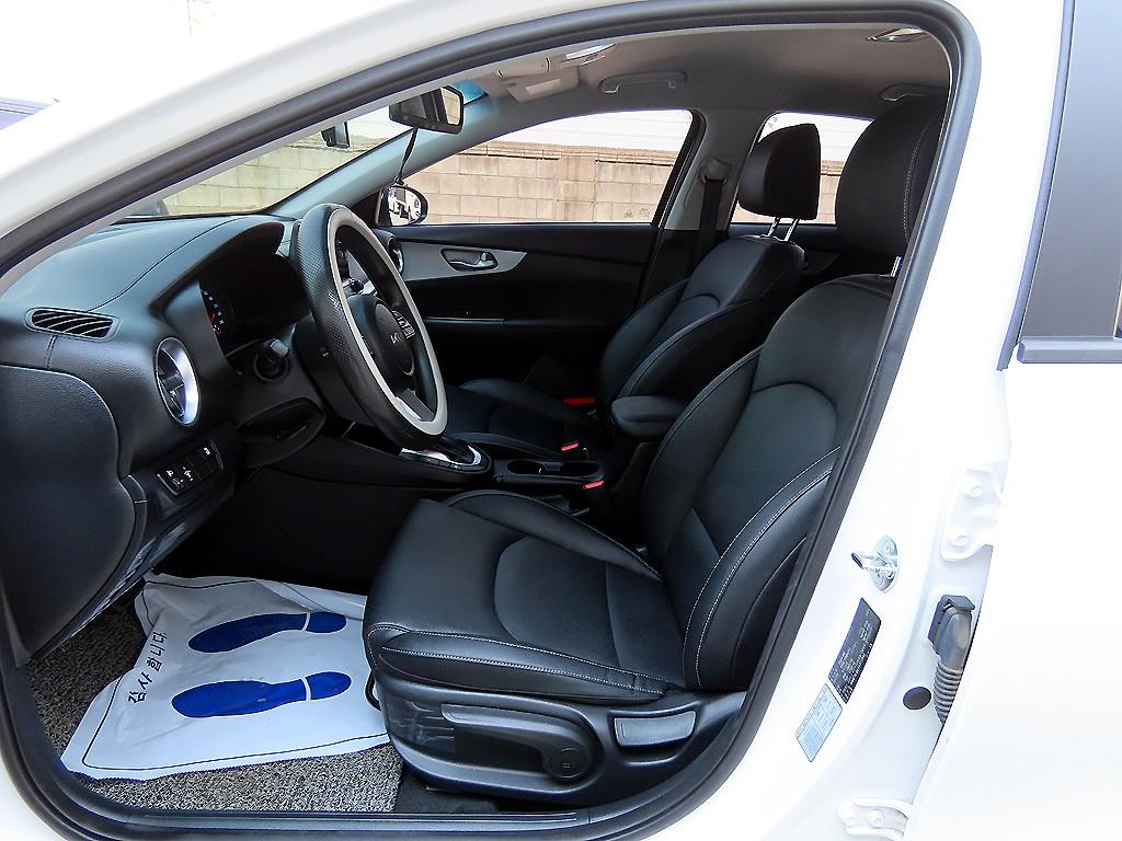 Kia K3 — photo 05