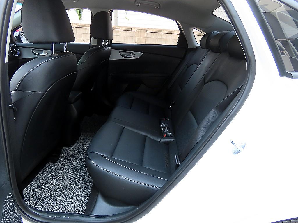 Kia K3 — photo 06