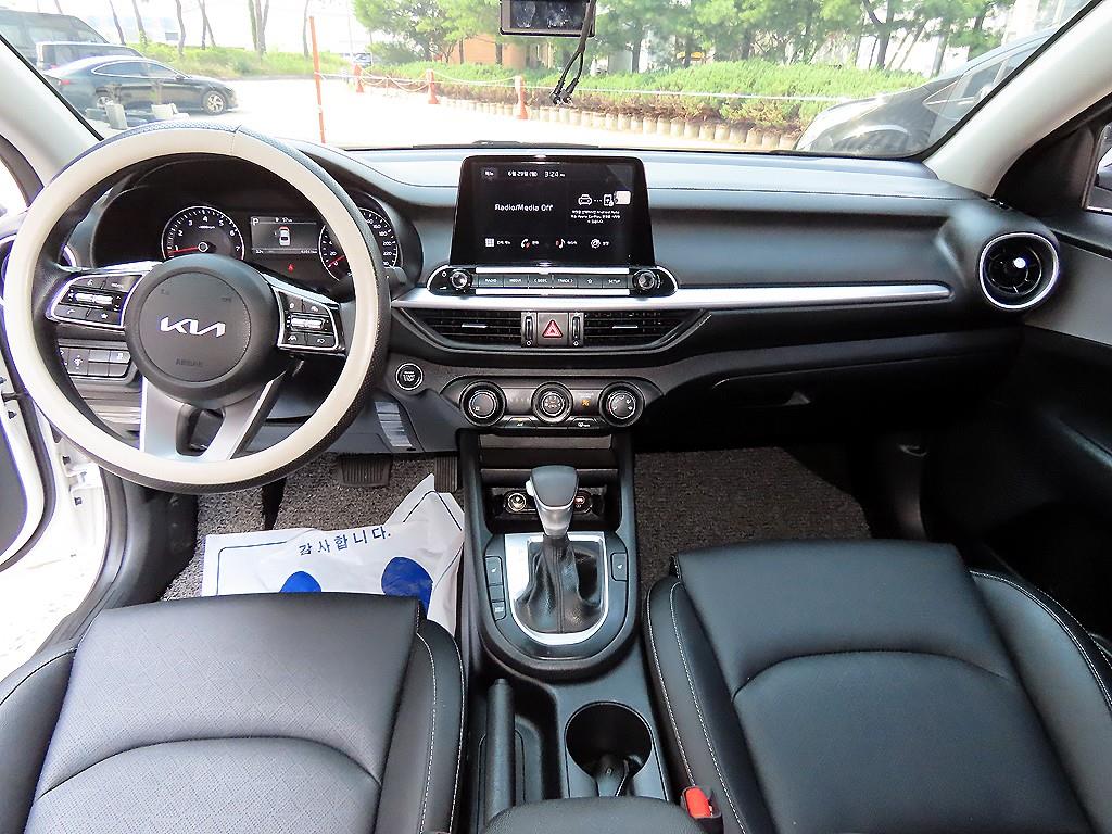 Kia K3 — photo 07