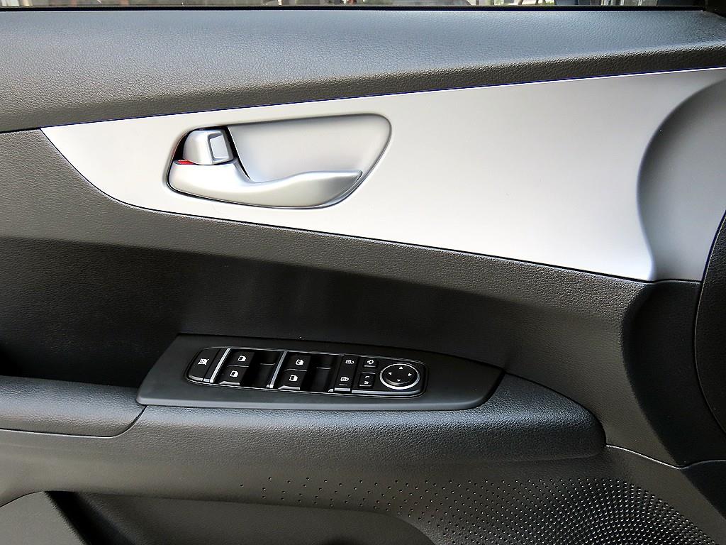 Kia K3 — photo 11