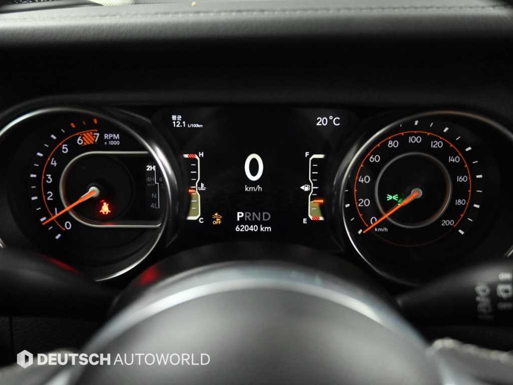 Jeep Wrangler — photo 08