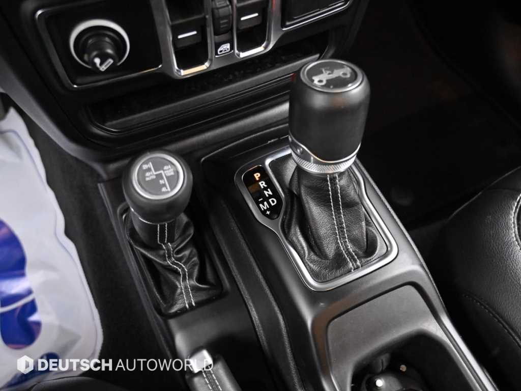Jeep Wrangler — photo 09