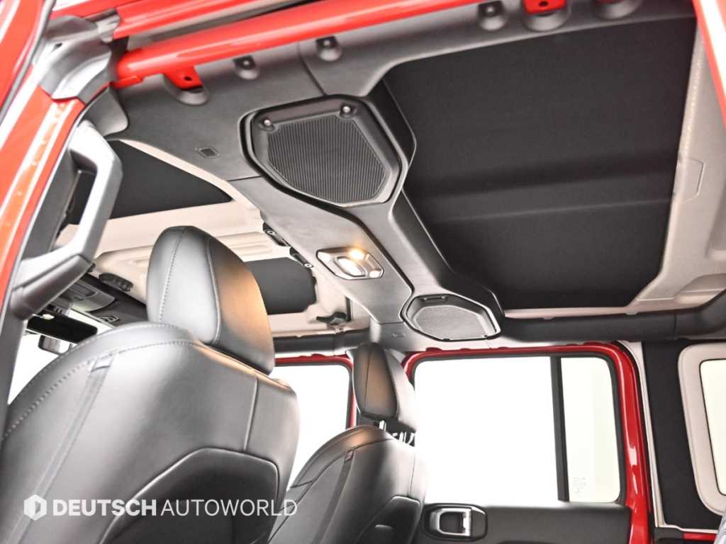 Jeep Wrangler — photo 18