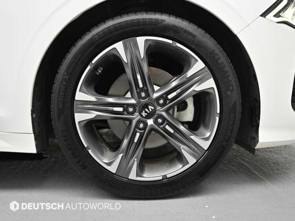Kia K5 — photo 05