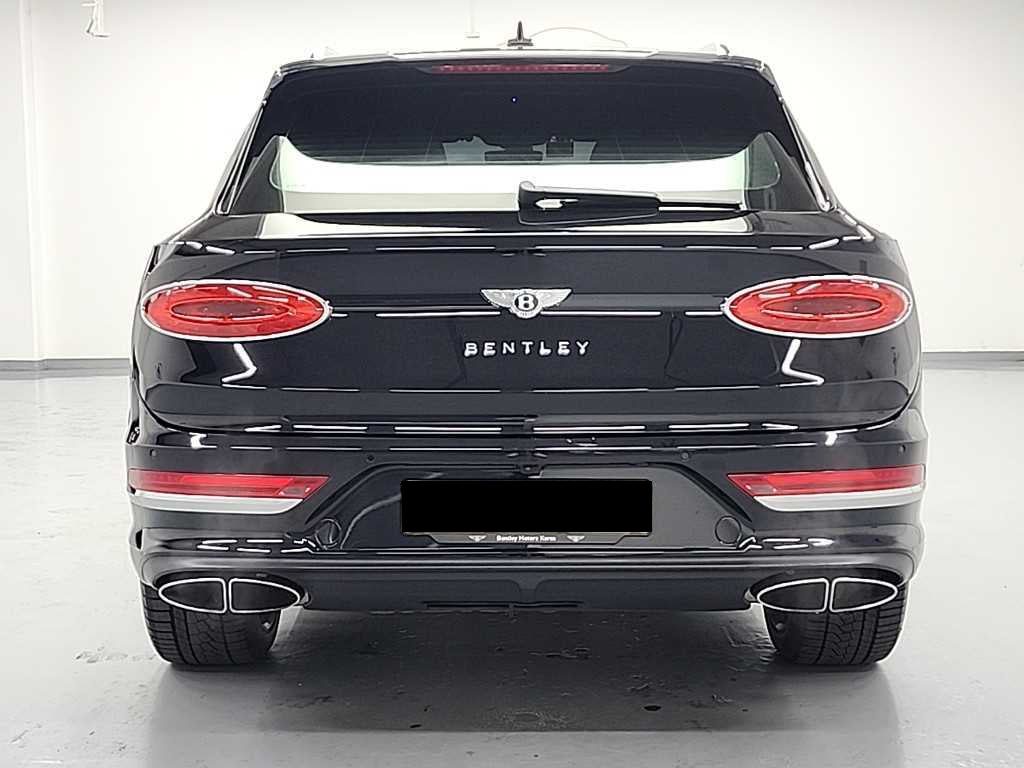 Bentley Bentayga — photo 03