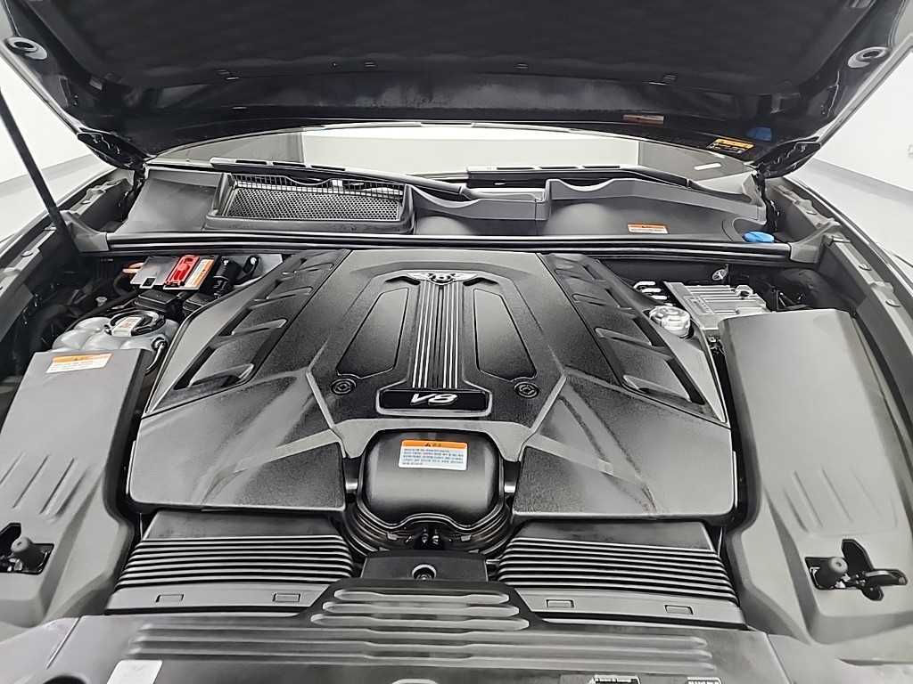 Bentley Bentayga — photo 05