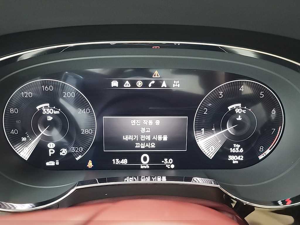 Bentley Bentayga — photo 06