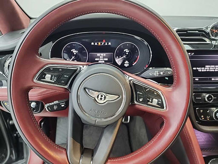 Bentley Bentayga — photo 09