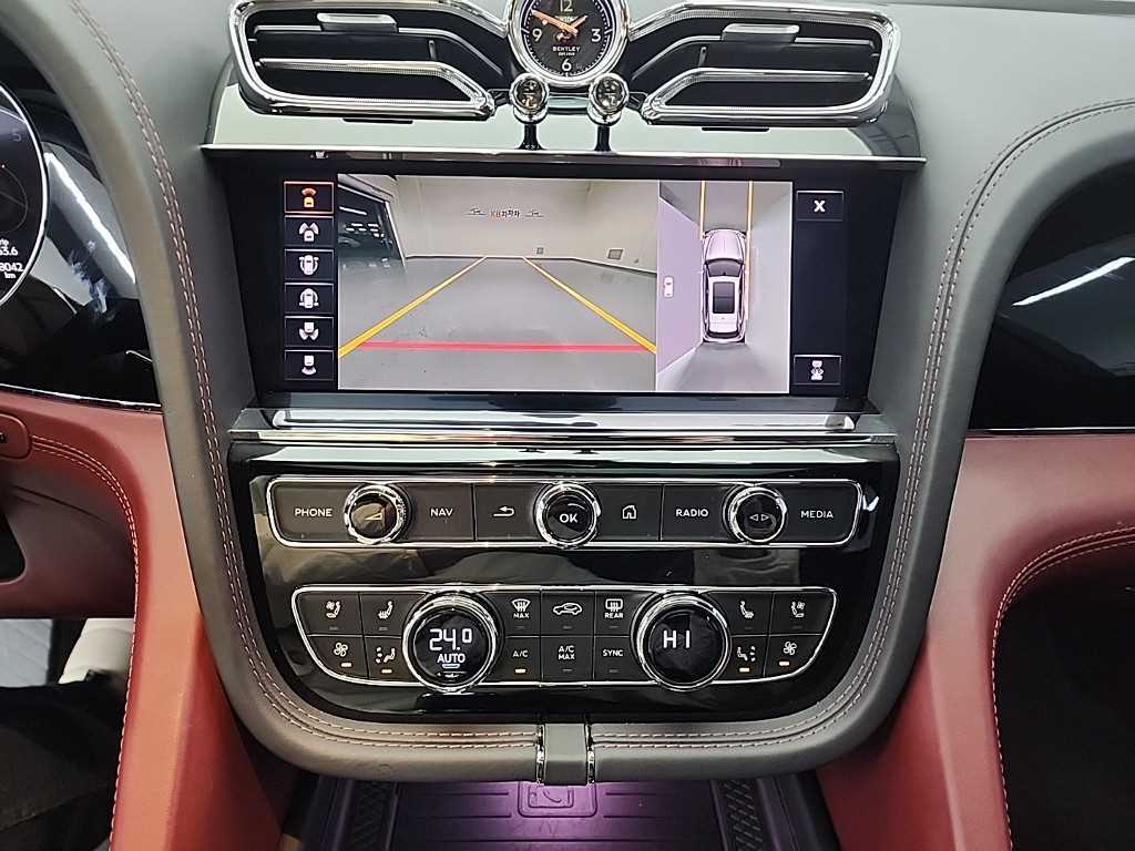 Bentley Bentayga — photo 10