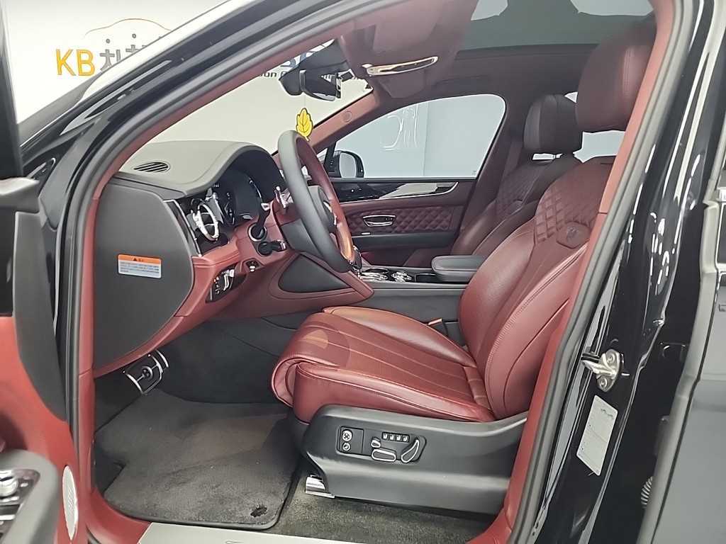 Bentley Bentayga — photo 11
