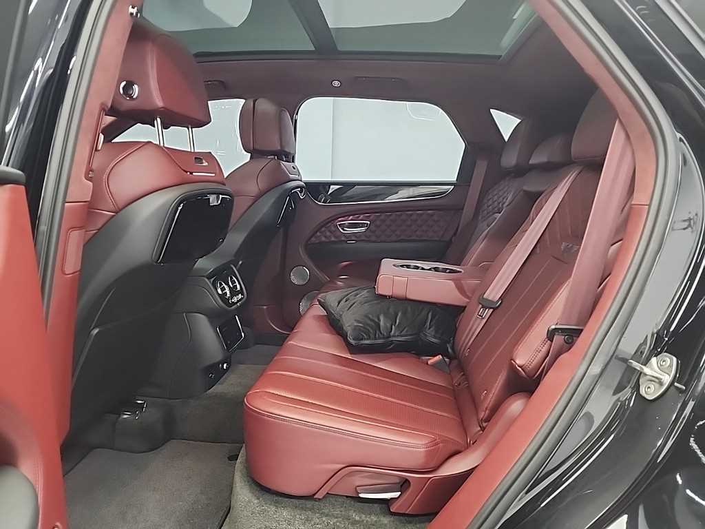 Bentley Bentayga — photo 12