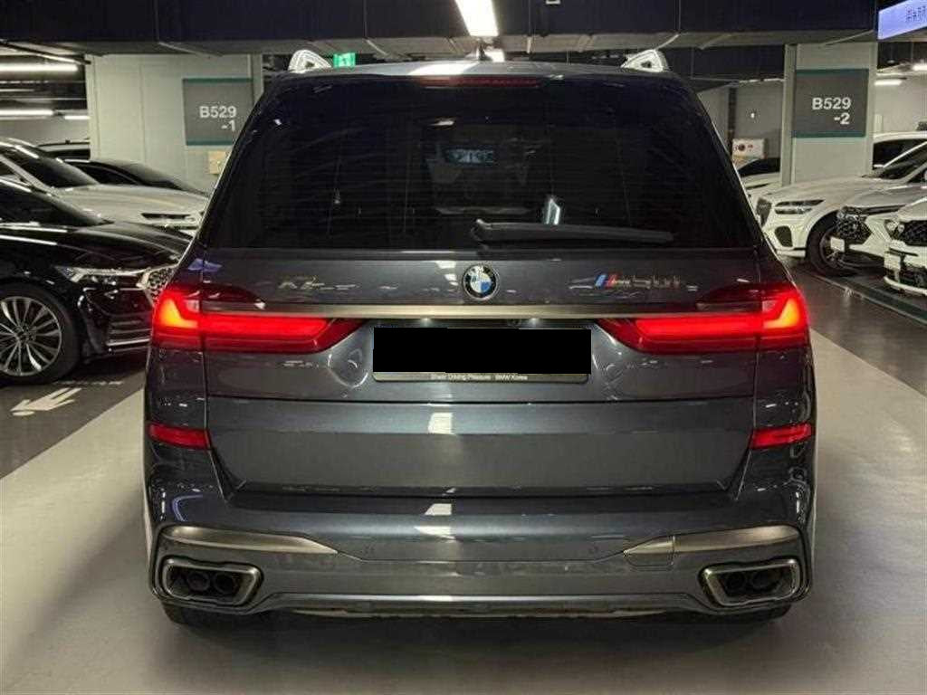 BMW X7 — photo 04