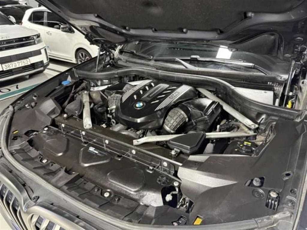 BMW X7 — photo 06
