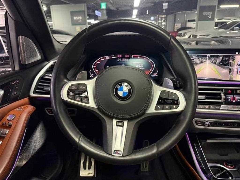 BMW X7 — photo 08