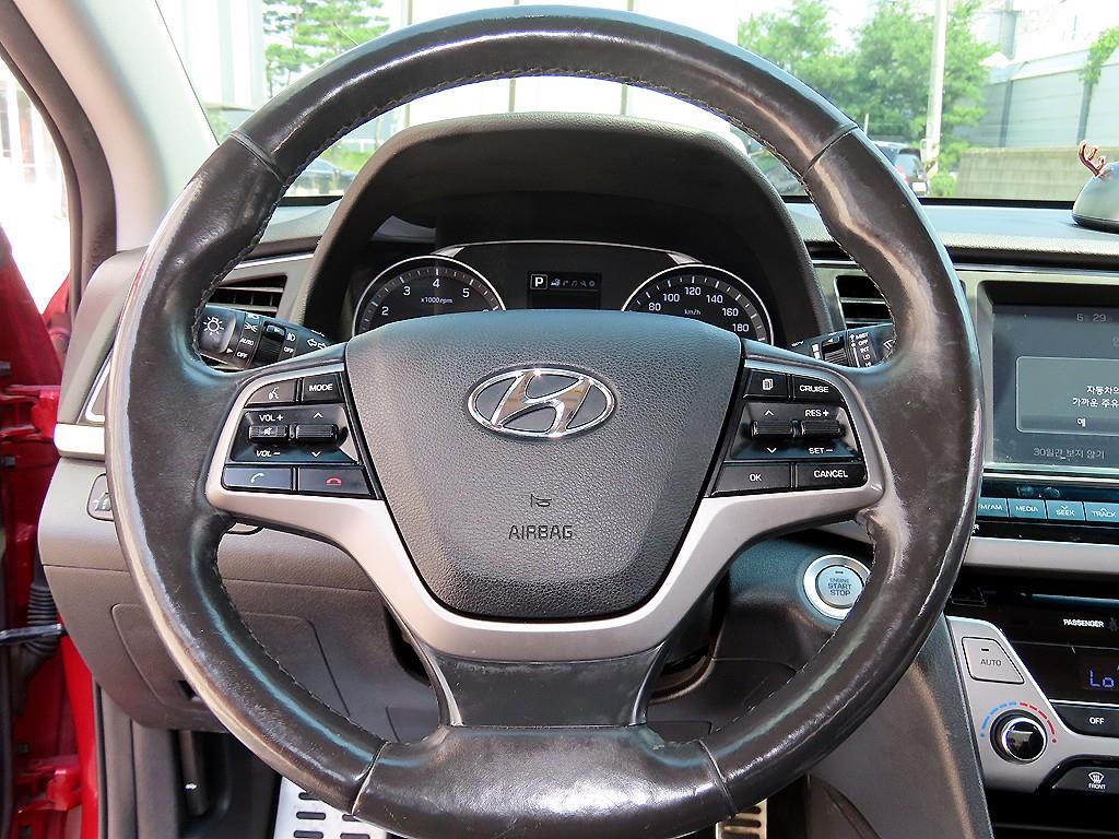 Hyundai Avante — photo 08