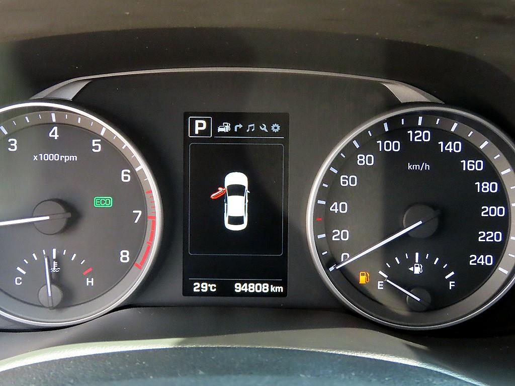 Hyundai Avante — photo 09