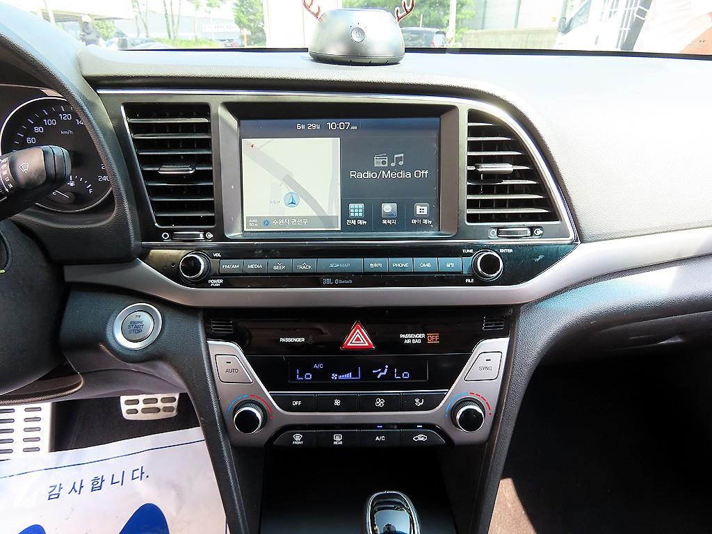 Hyundai Avante — photo 12