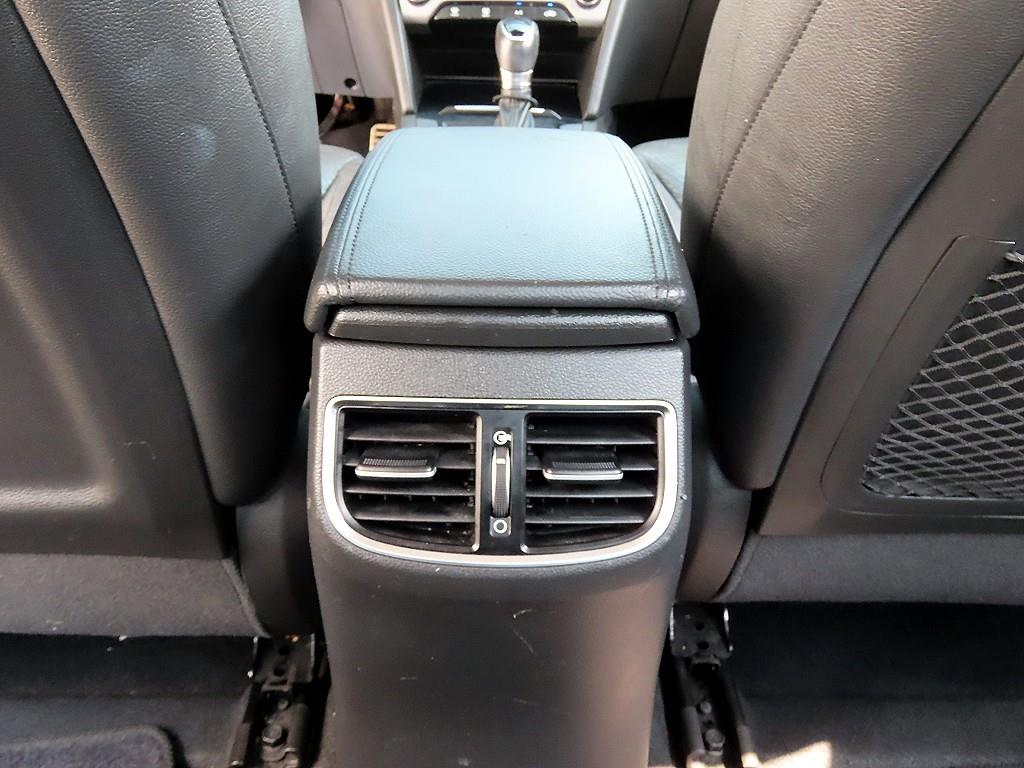 Hyundai Avante — photo 17
