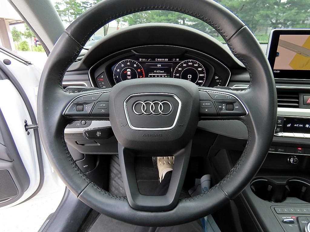 Audi A4 — photo 08