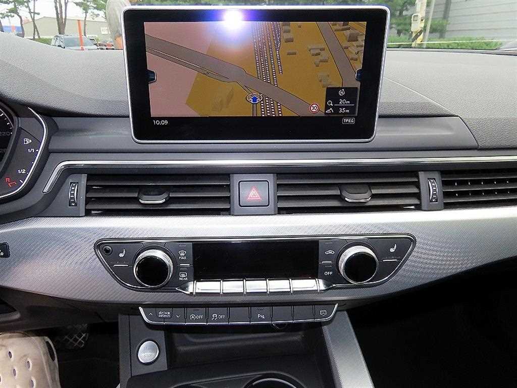Audi A4 — photo 12
