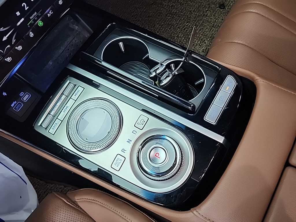 Genesis G80 — photo 08