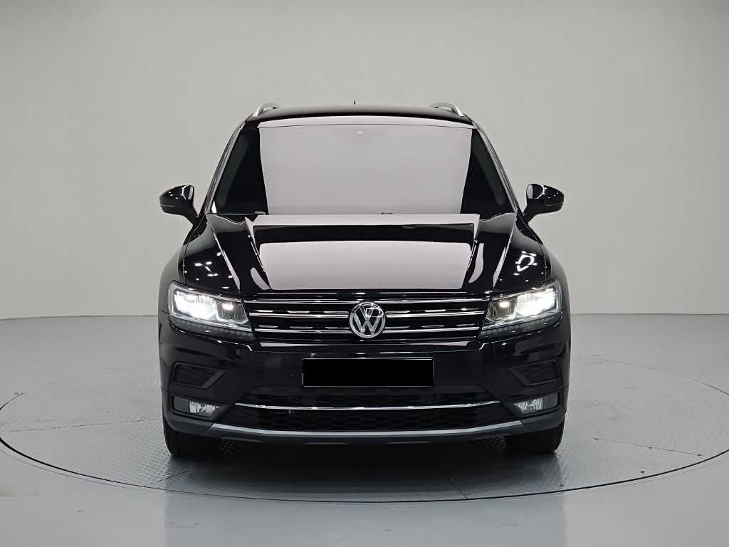 Volkswagen Tiguan — photo 02
