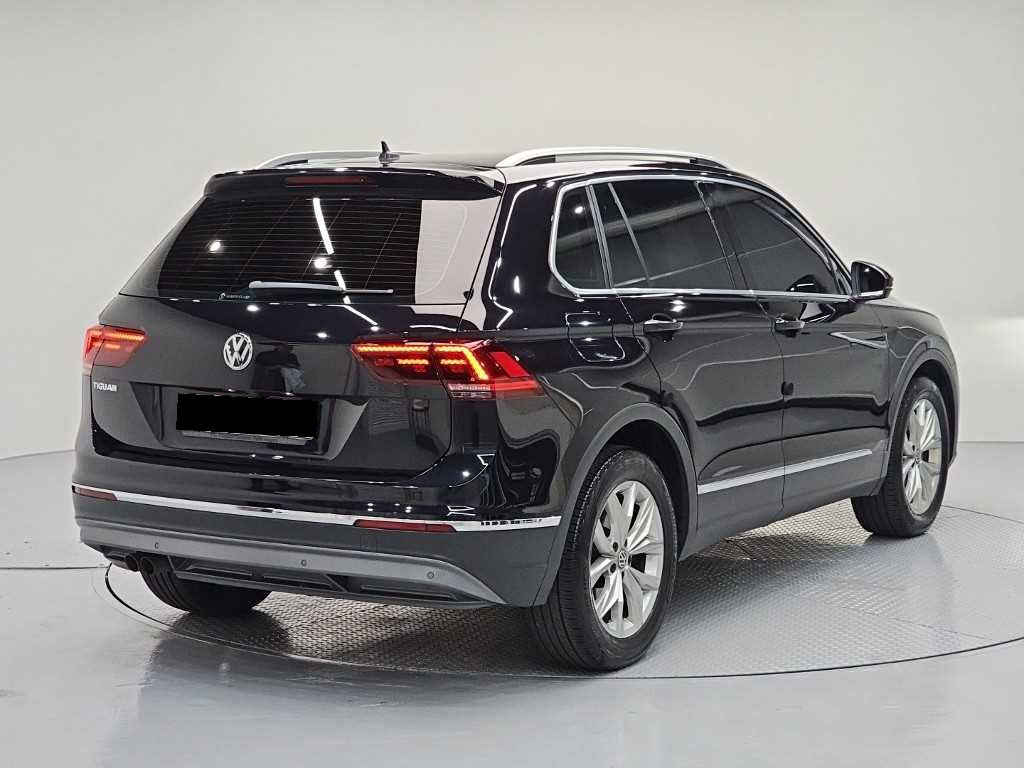 Volkswagen Tiguan — photo 04