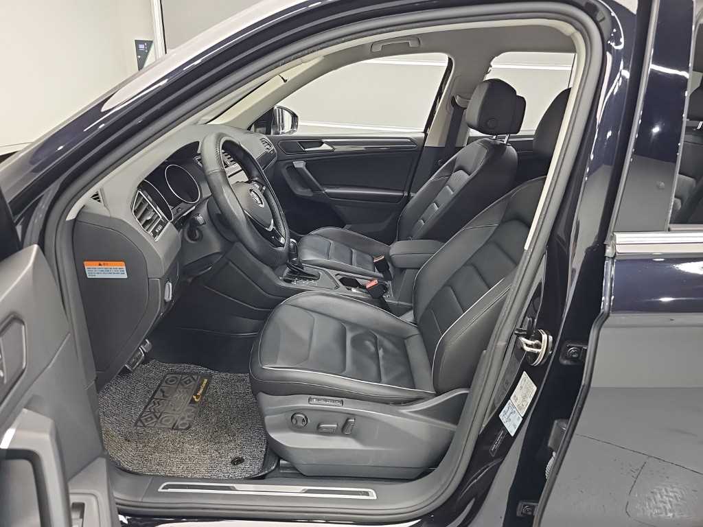 Volkswagen Tiguan — photo 11