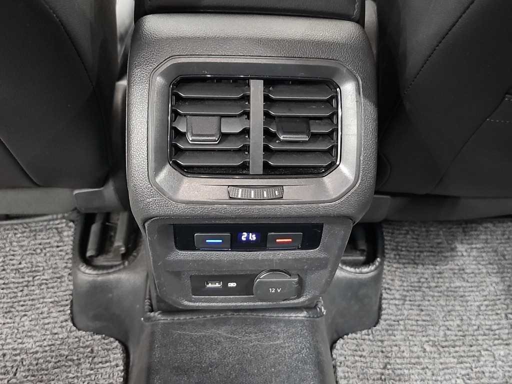Volkswagen Tiguan — photo 13