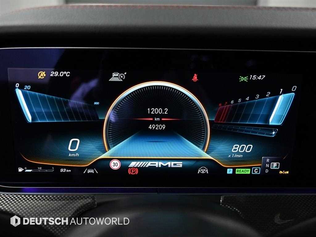 Mercedes-Benz E-Class — photo 08