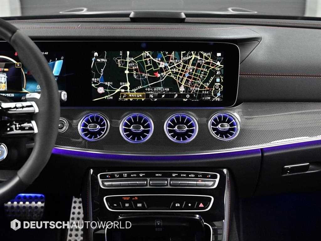 Mercedes-Benz E-Class — photo 14