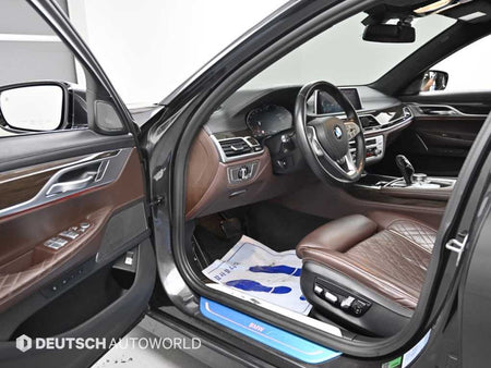 BMW 7-Series — photo 11