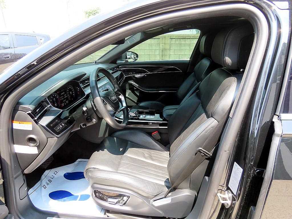 Audi A8 — photo 05