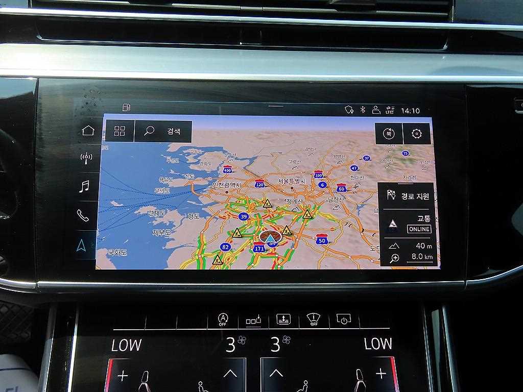 Audi A8 — photo 12
